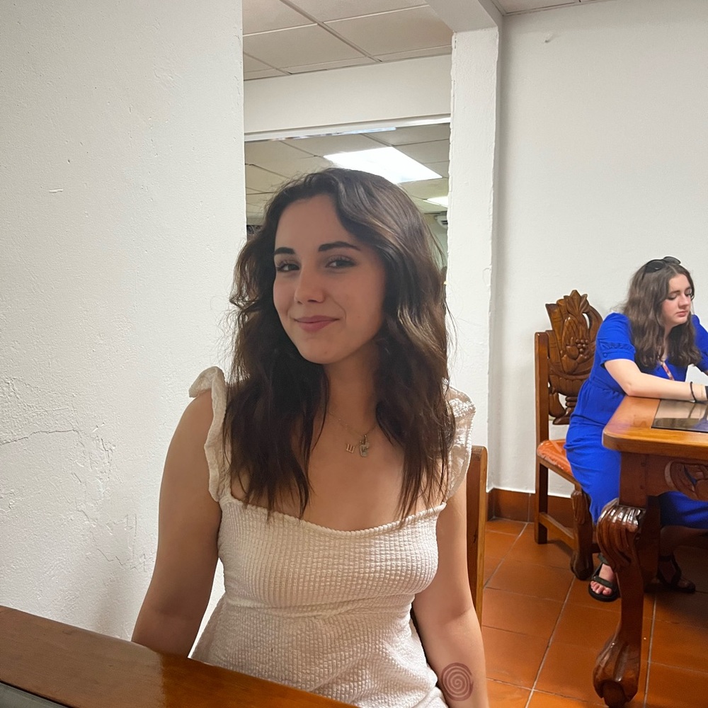 Meet your Posher, Alexis